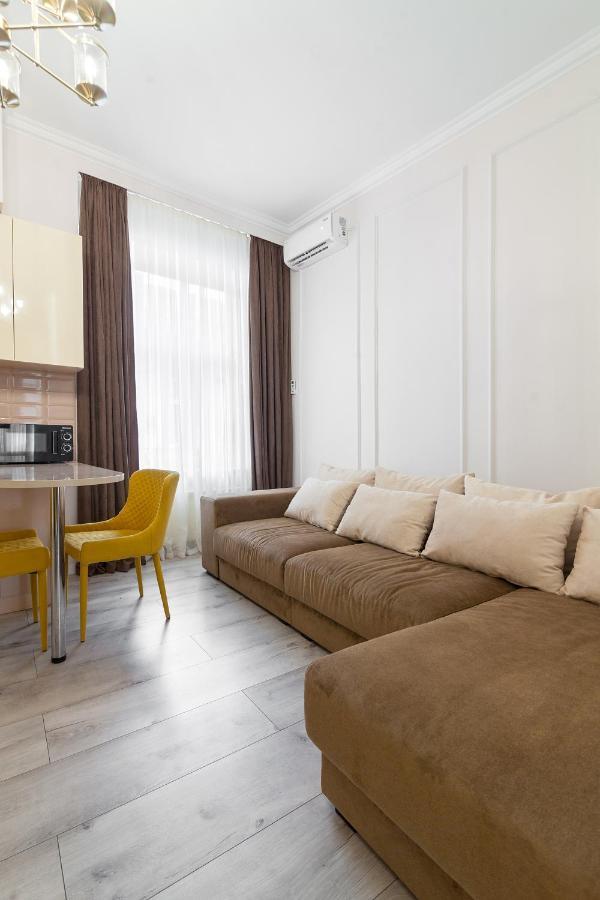 Avangard Deluxe Art Apart Lviv Exterior photo