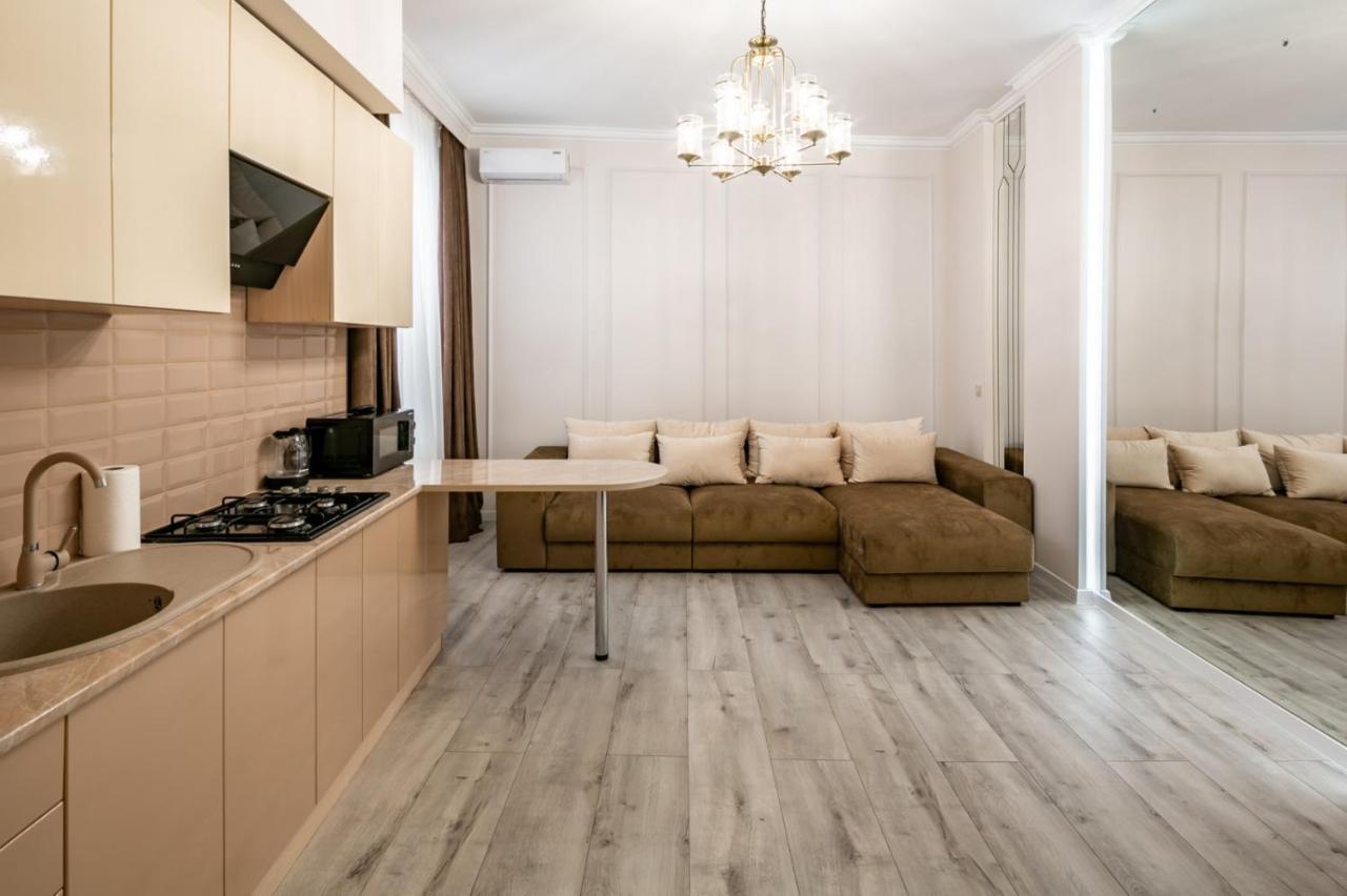 Avangard Deluxe Art Apart Lviv Exterior photo